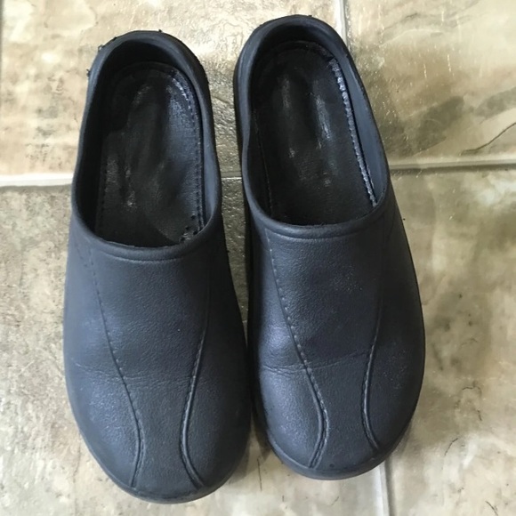 Nursing Shoes - Picture 1 of 3